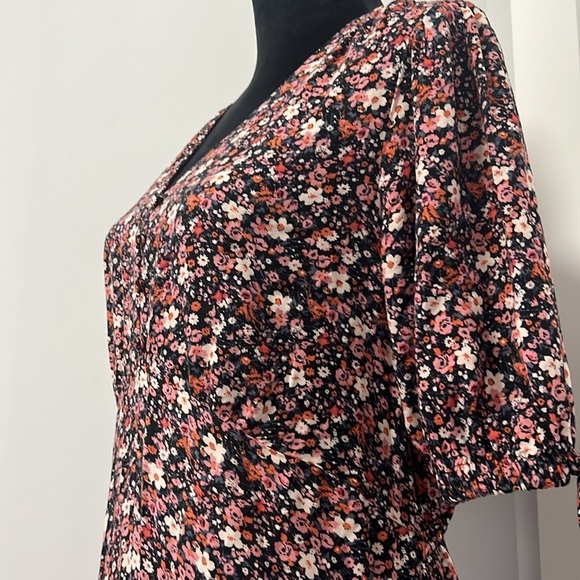 Luxology Floral Print midi Dress with Button Details Short Sleeve size Medium - Picture 4 of 7